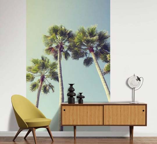 Tenture murale palmier suspendue dans un bureau